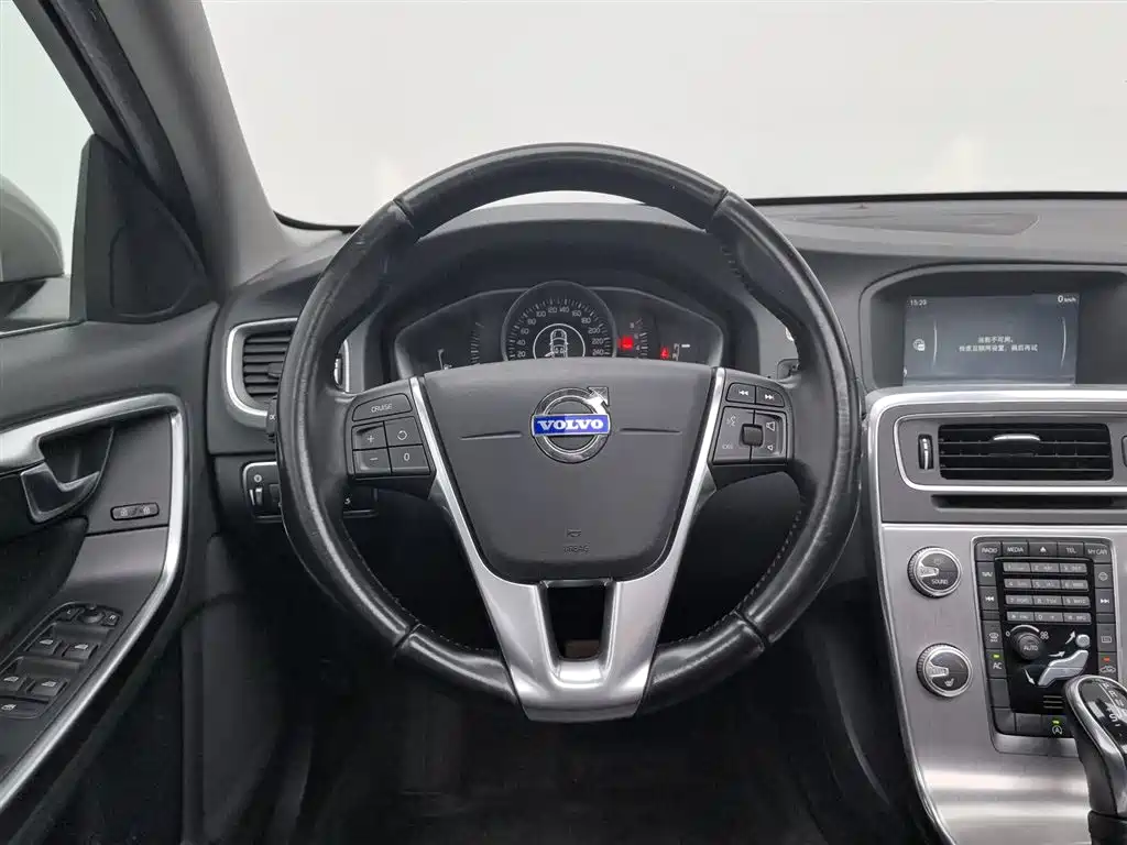 Volvo S60 2015 — фото 11