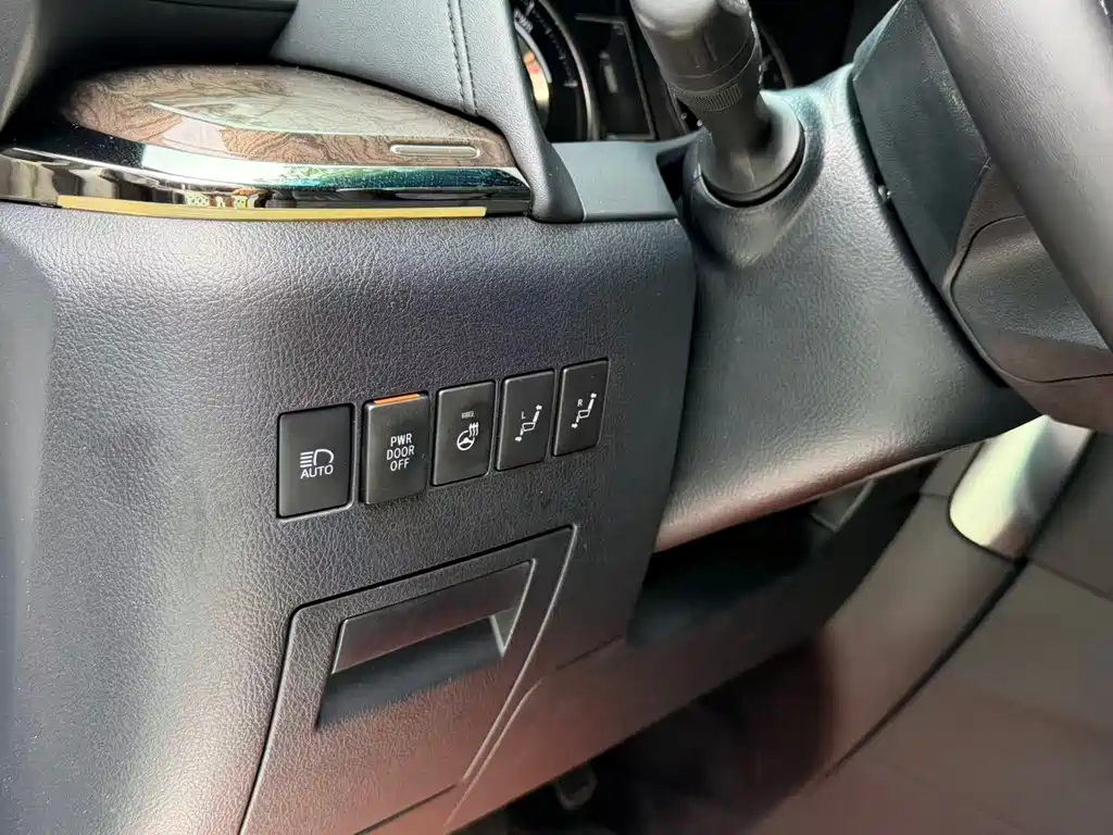 Toyota Alphard 2020 — фото 14