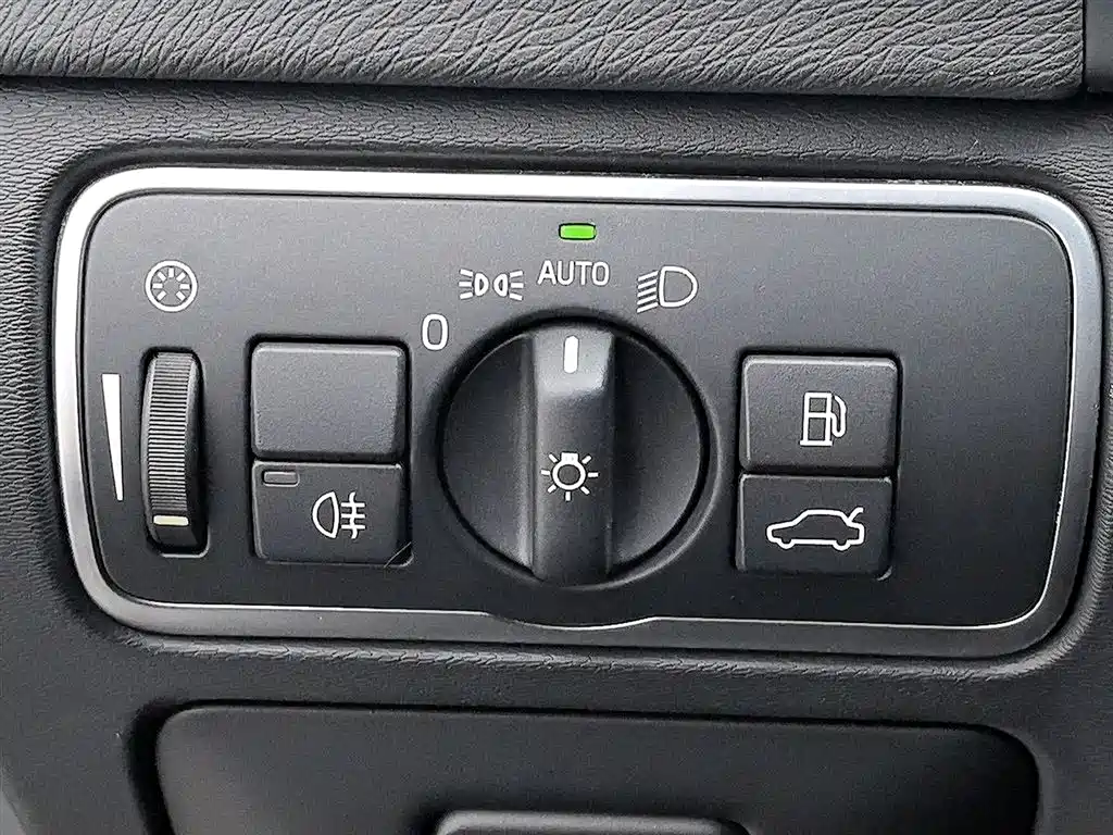 Volvo S60 2015 — фото 21