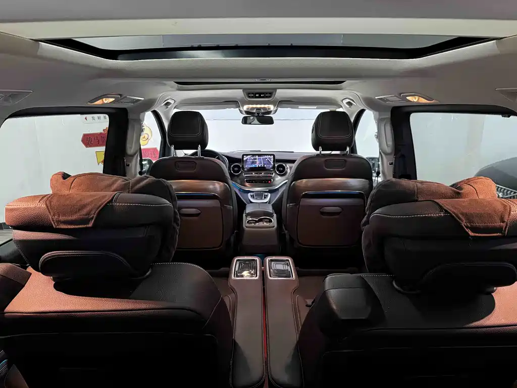 Mercedes-Benz V-Class 2023 — фото 22