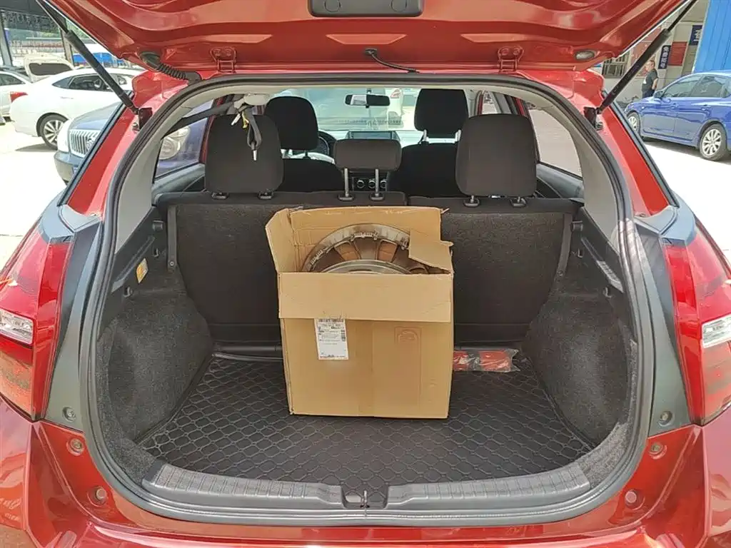 Toyota Yaris L 2017 — фото 19