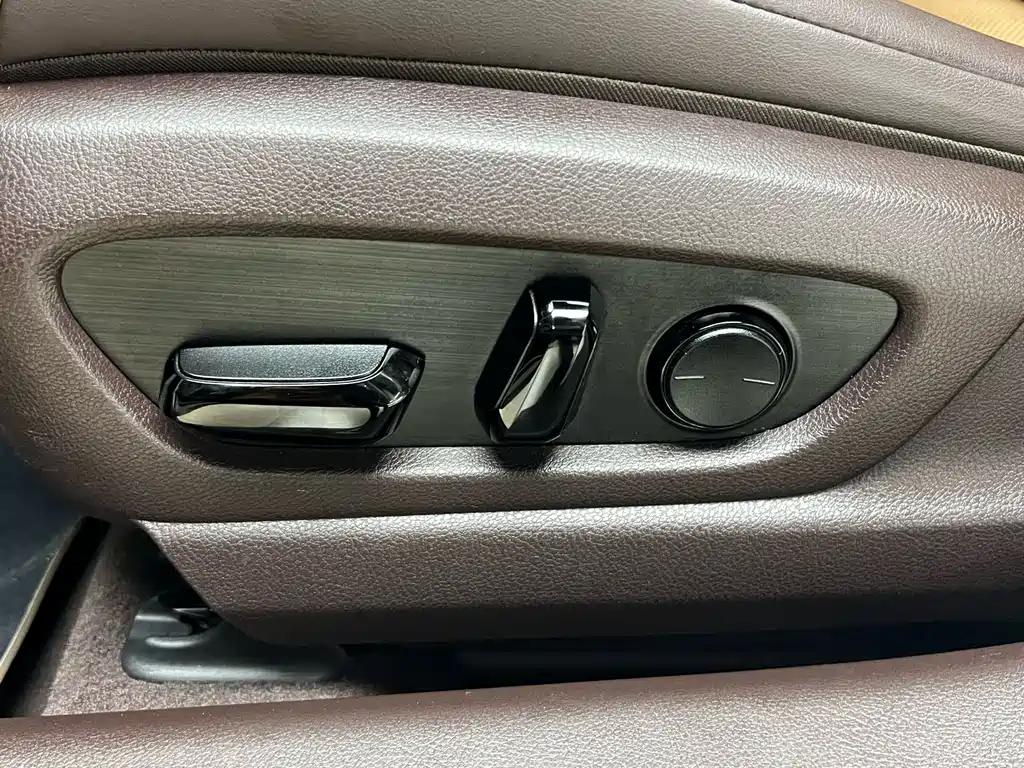 Lexus ES 2021 — фото 19