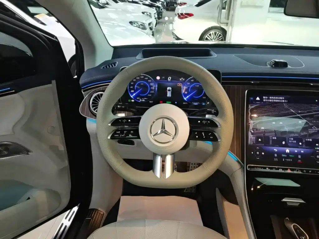 Mercedes-Benz EQE SUV 2024 — фото 11