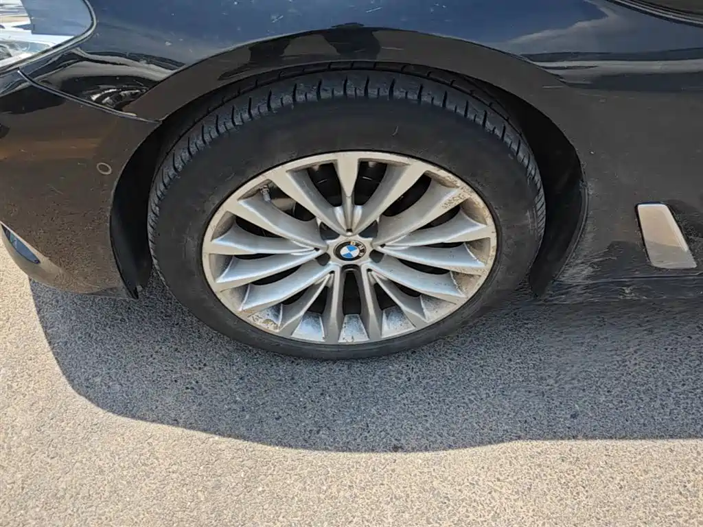 BMW 5 Series 2019 — фото 23
