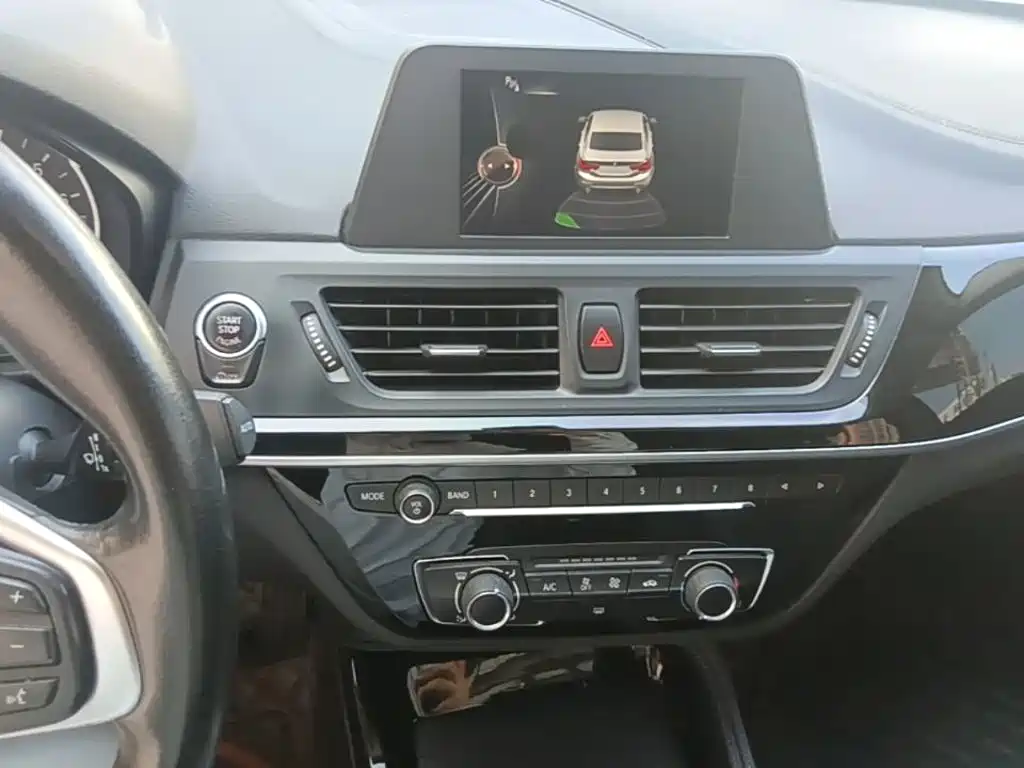 BMW 1 Series 2017 — фото 13