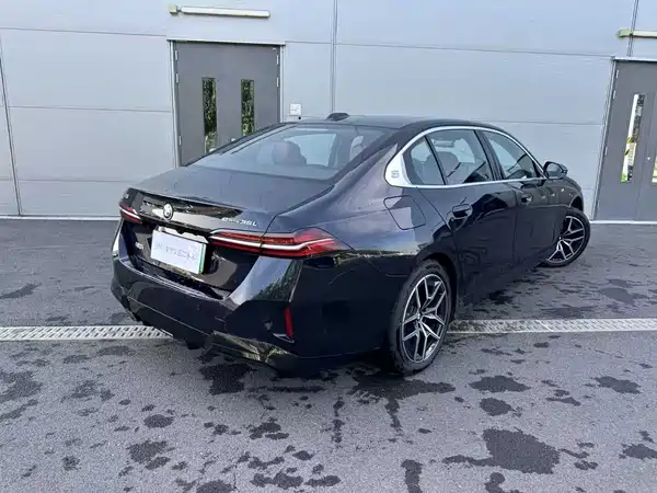 BMW i5 2025