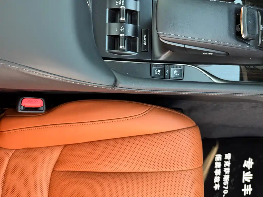 Lexus LX 2018 — фото 19