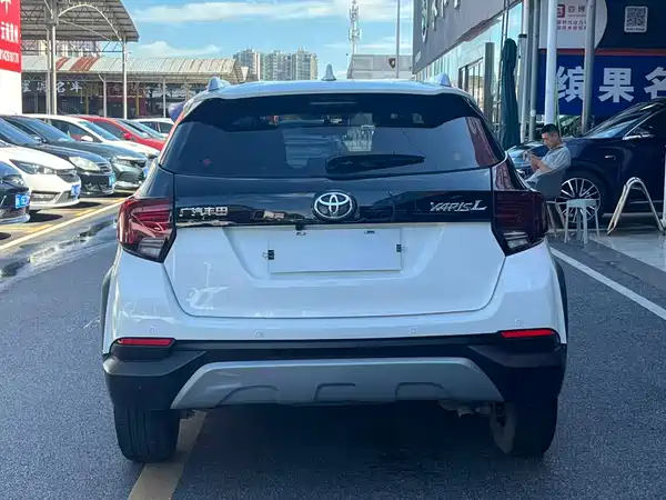 Toyota Yaris L 2022