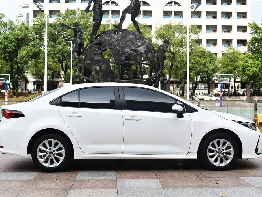 Toyota Corolla 2022 — фото 4