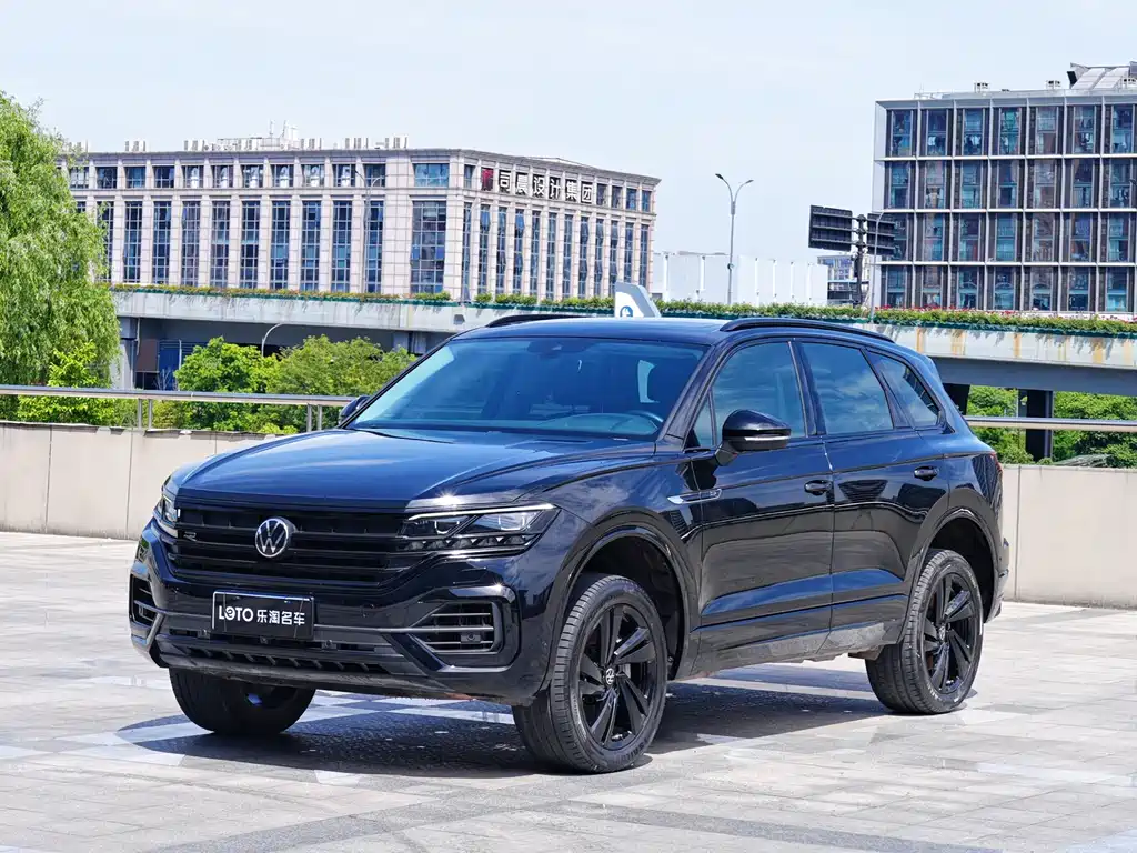 Volkswagen Touareg 2023 — фото 1