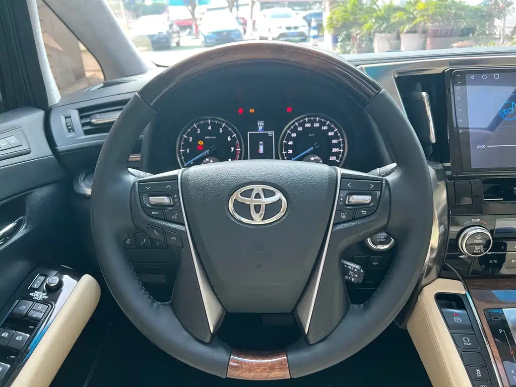 Toyota Alphard 2020 — фото 15