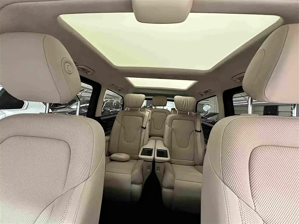 Mercedes-Benz V-Class 2023 — фото 15