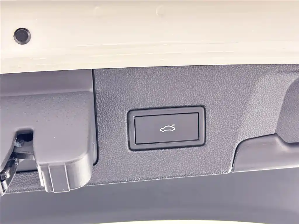 Volkswagen Lamando 2023 — фото 10