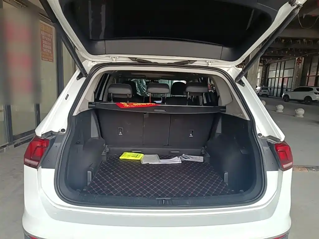 Volkswagen Tiguan L 2023 — фото 19