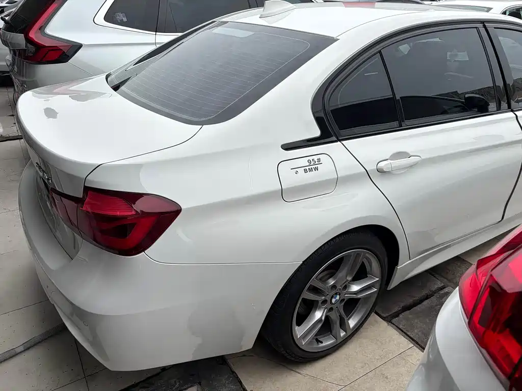 BMW 3 Series 2019 — фото 17