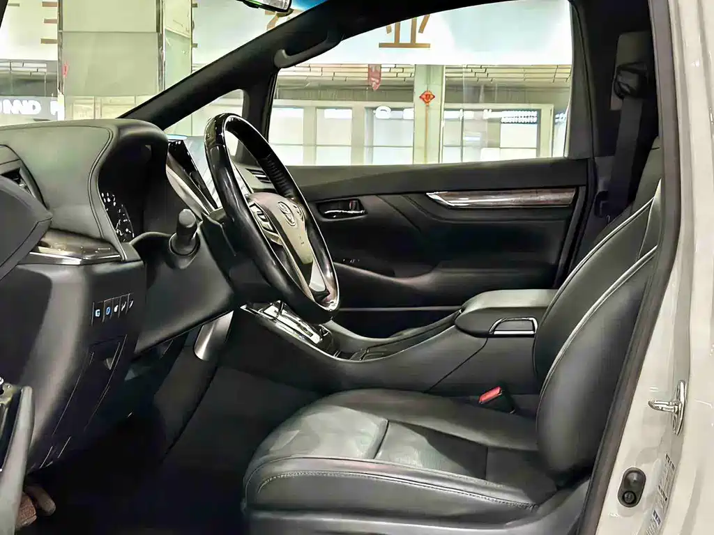 Toyota Alphard 2023 — фото 10