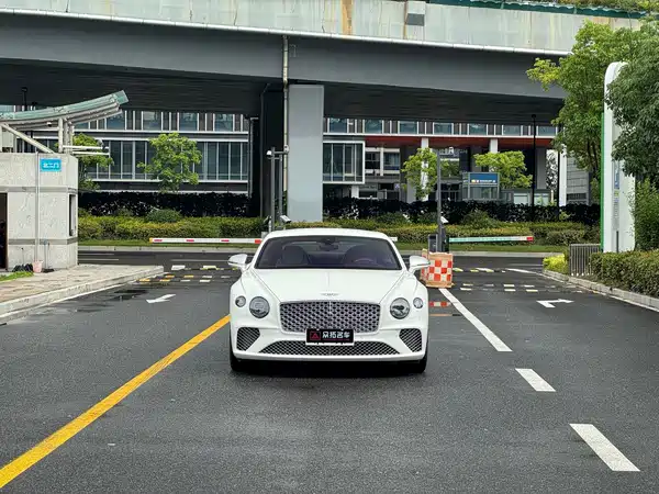 Bentley Continental 2021
