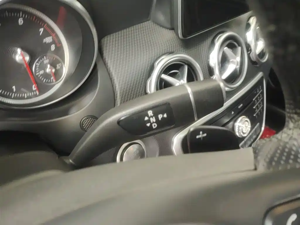 Mercedes-Benz GLA 2017 — фото 14