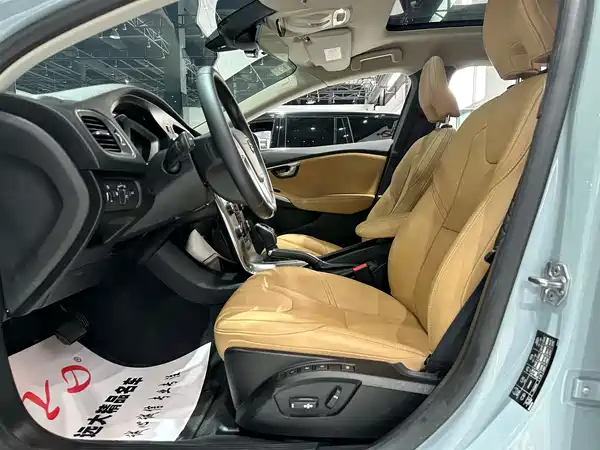 Volvo V40 2017