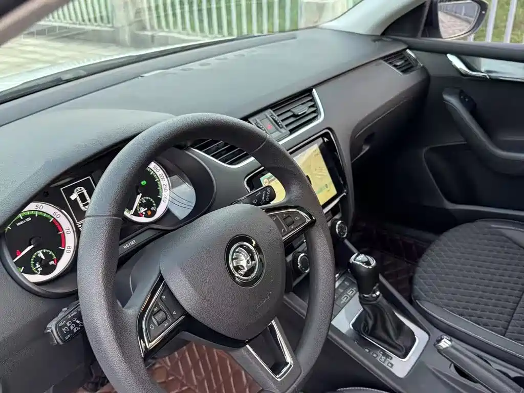 Skoda Octavia 2020 — фото 13