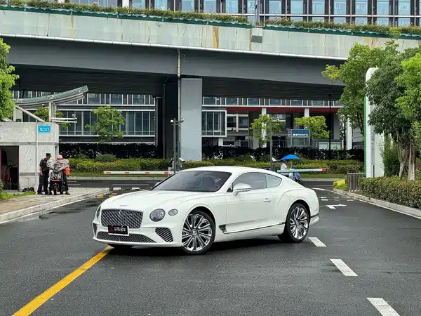 Bentley Continental 2021