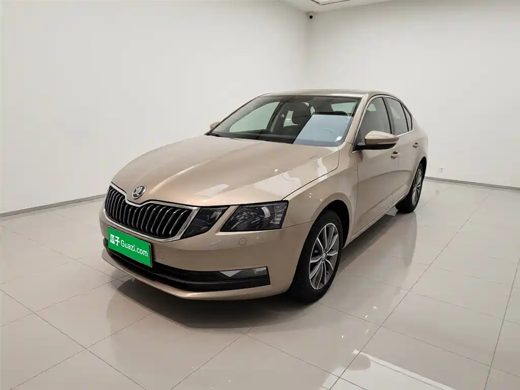 Skoda Octavia 2021 — фото 2