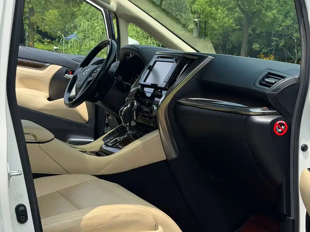 Toyota Alphard 2018 — фото 9