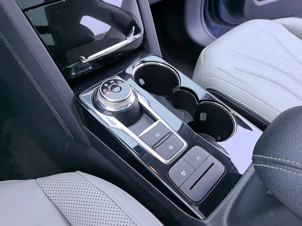Ford Escape 2021 — фото 14