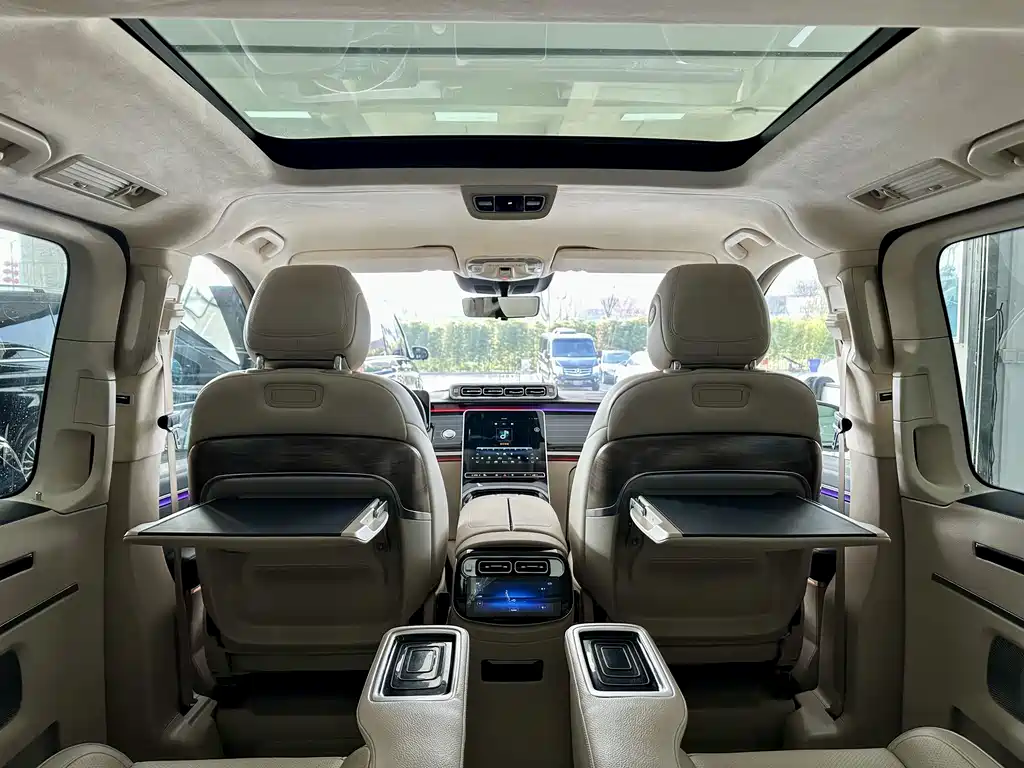 Mercedes-Benz V-Class 2022 — фото 10