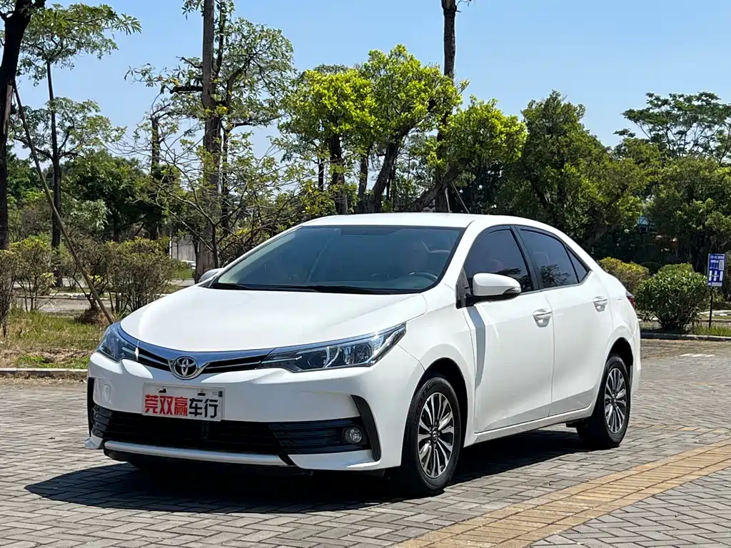 Toyota Corolla 2017 — фото 1