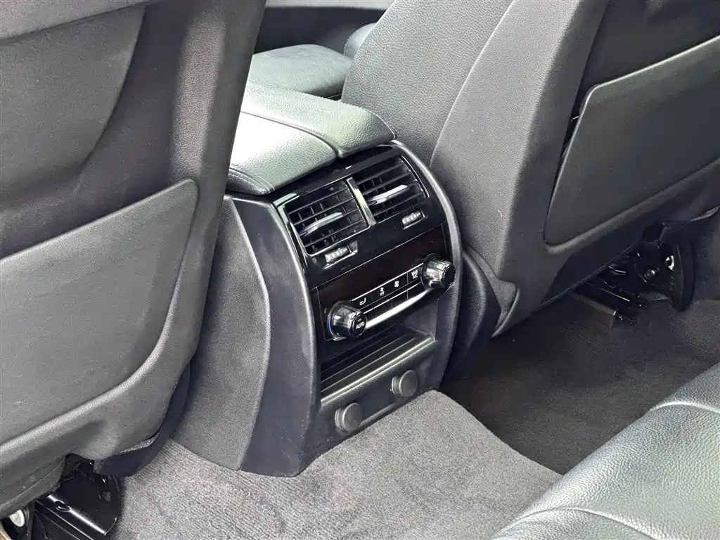 BMW 6 Series GT 2019 — фото 13