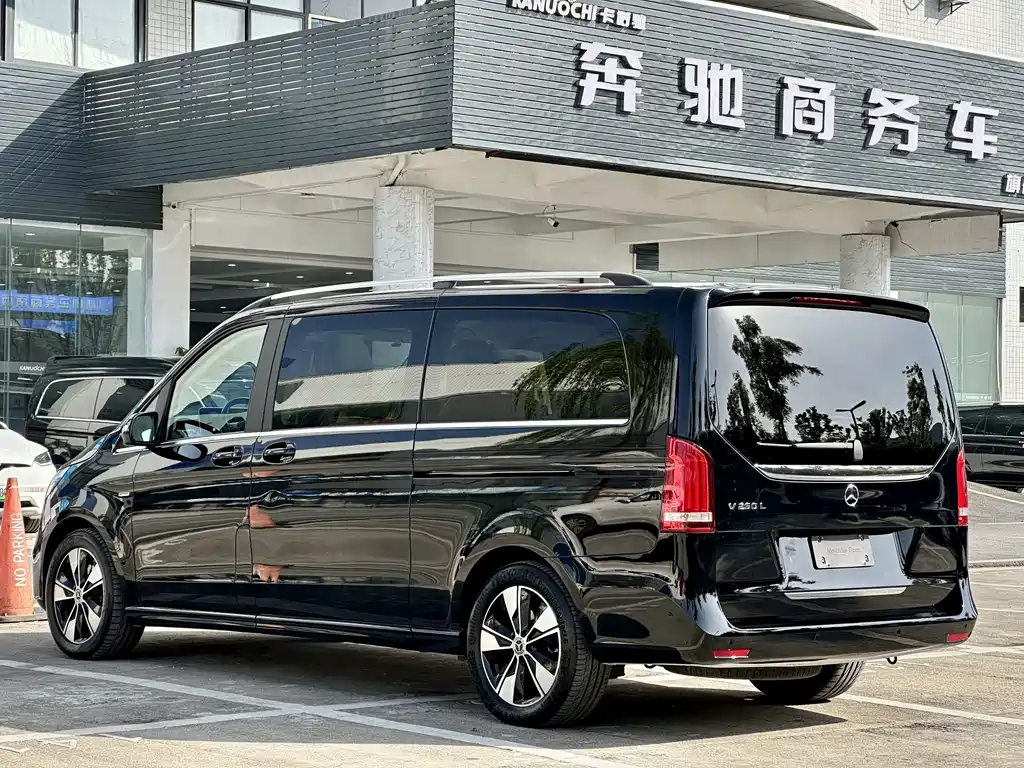 Mercedes-Benz V-Class 2022 — фото 4