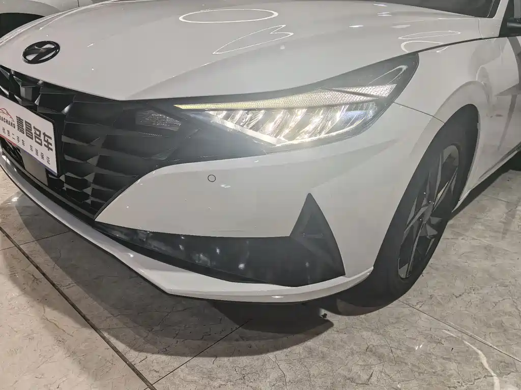 Hyundai Elantra 2023 — фото 10