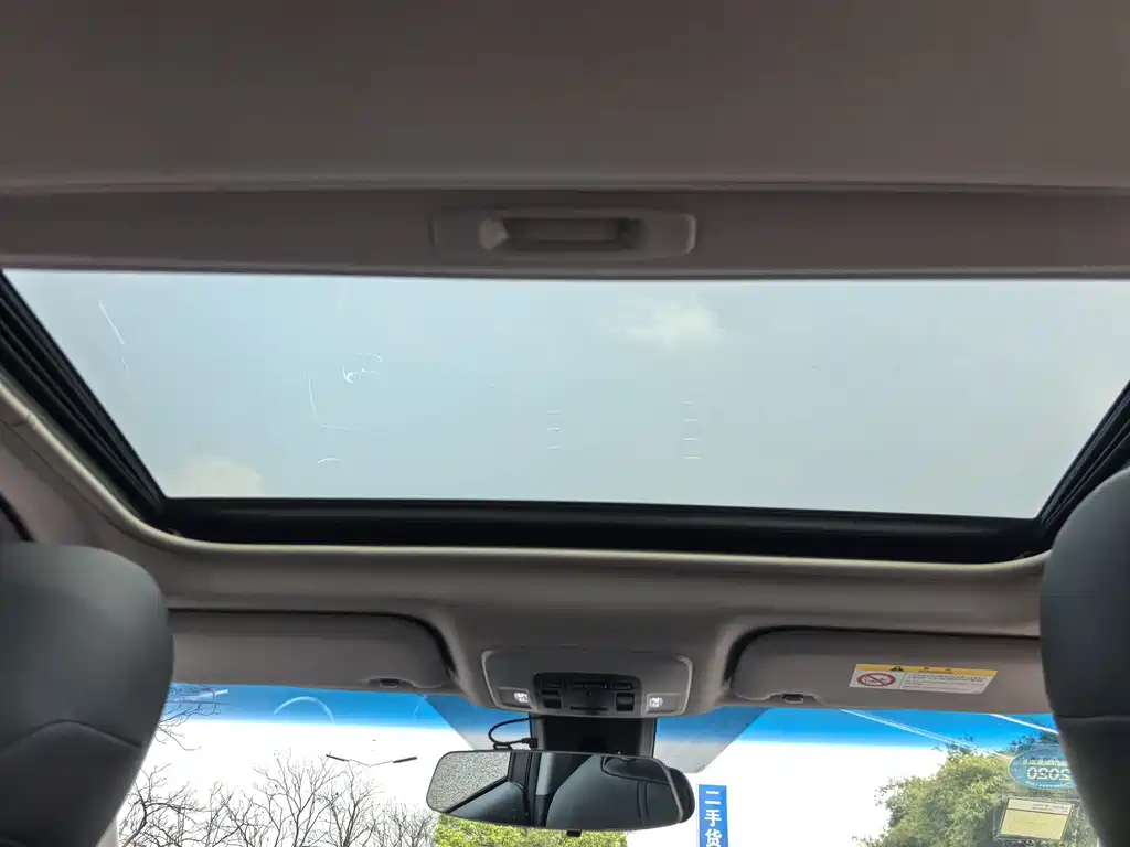 Toyota Camry 2019 — фото 16