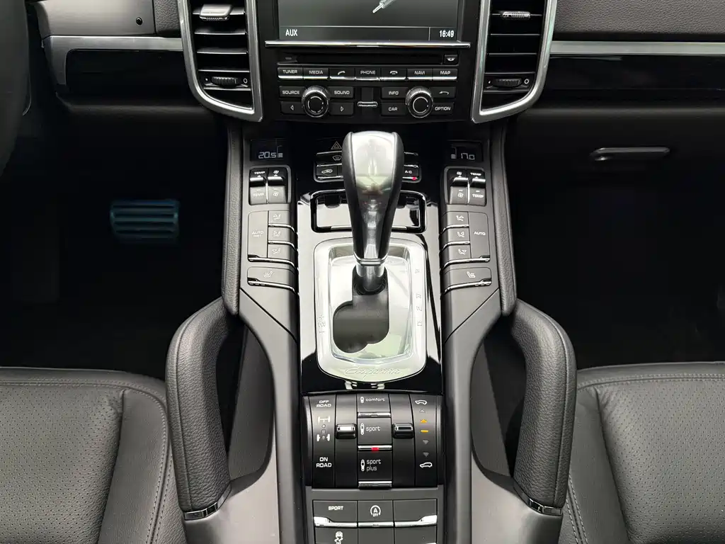 Porsche Cayenne 2015 — фото 19