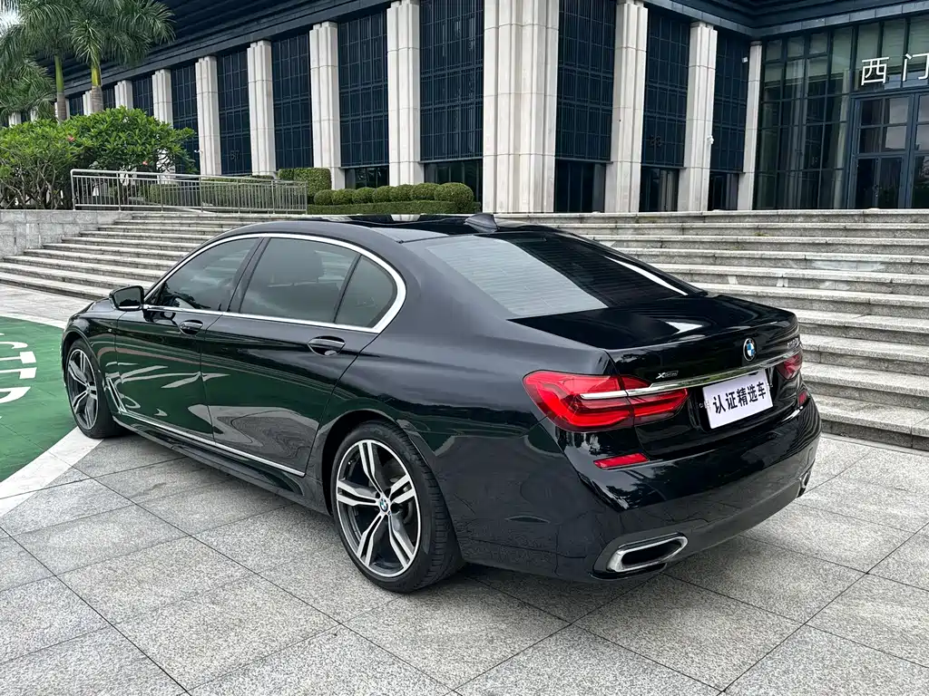 BMW 7 Series 2018 — фото 33