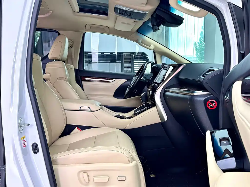 Toyota Alphard 2020 — фото 8