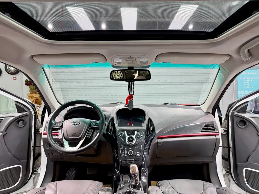 BYD Qin NEV 2015 — фото 16