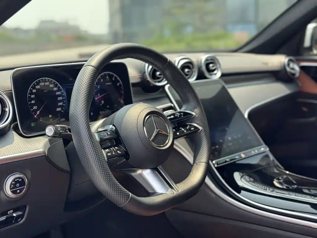 Mercedes-Benz C-Class 2023 — фото 11