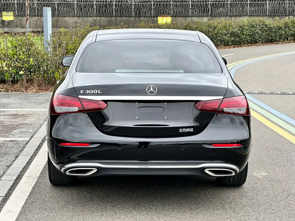 Mercedes-Benz E-Class 2023 — фото 6