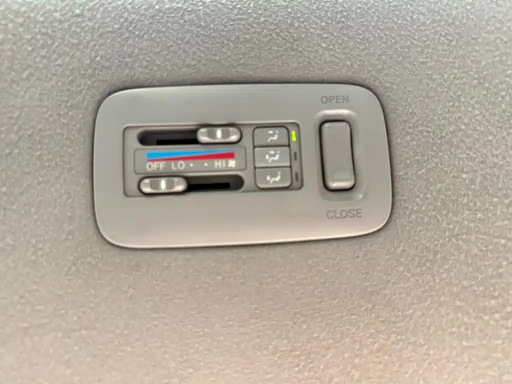 Toyota Previa 2003 — фото 17