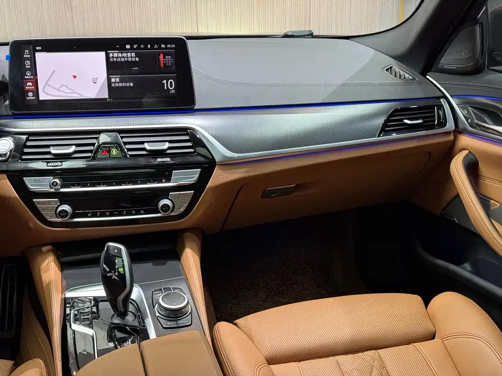 BMW 5 Series 2022 — фото 17