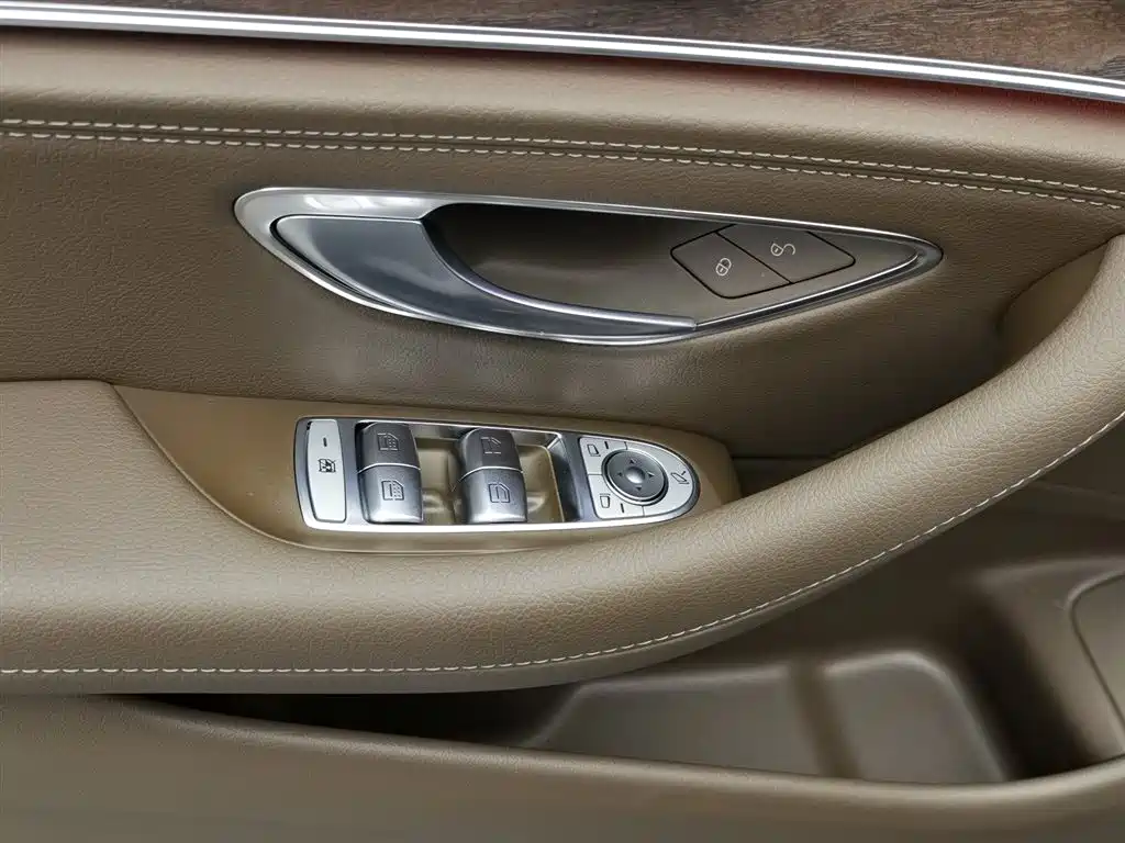 Mercedes-Benz E-Class 2023 — фото 9