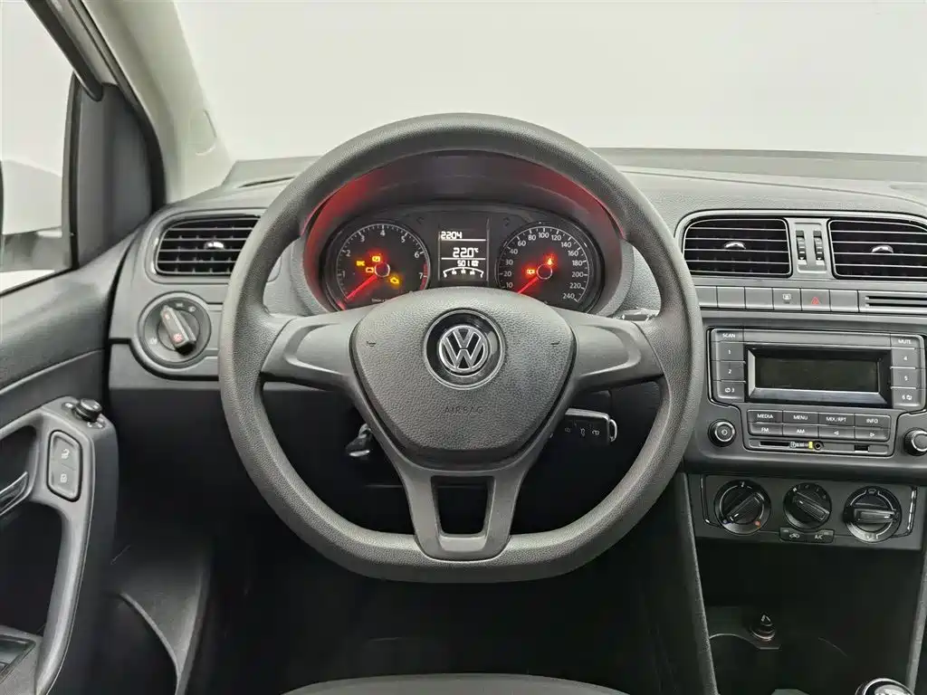 Volkswagen Polo 2015 — фото 11