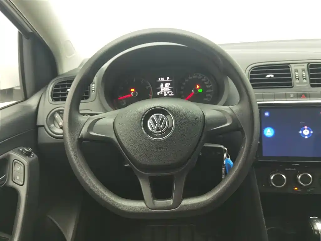 Volkswagen Polo 2017 — фото 11
