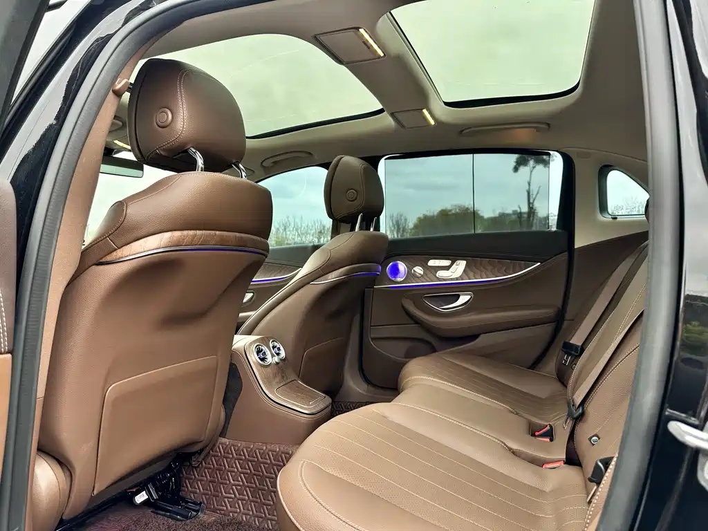 Mercedes-Benz E-Class 2023 — фото 11