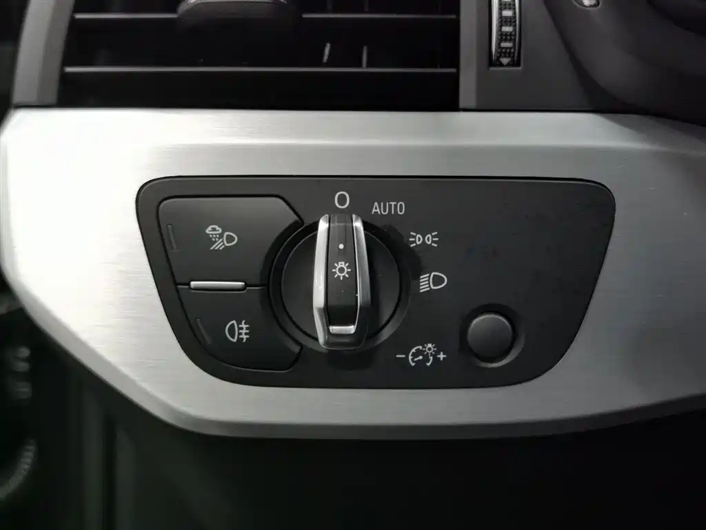 Audi A4L 2023 — фото 21