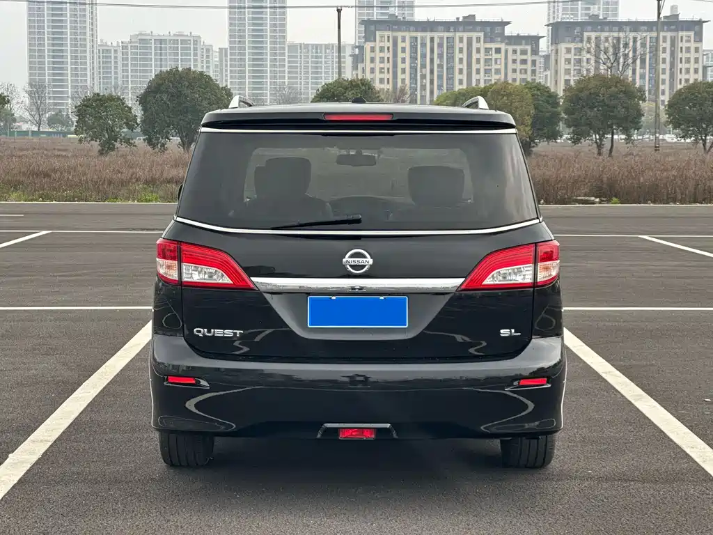 Nissan Quest 2016 — фото 7
