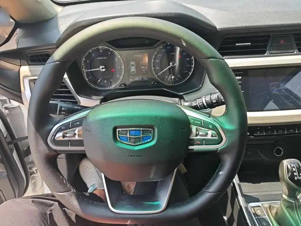 Geely Vision X3 2020 — фото 11