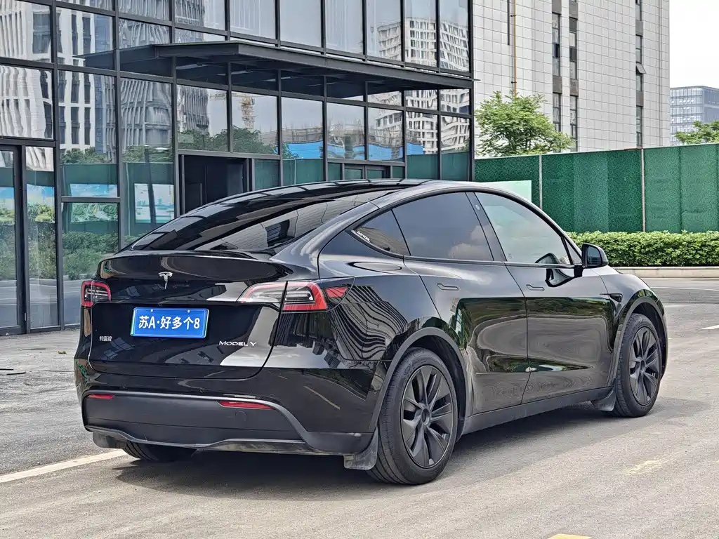Tesla Model Y 2023 — фото 4